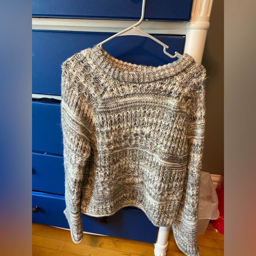 LONG SLEEVE SWEATER WITH FLARE SLEEVE